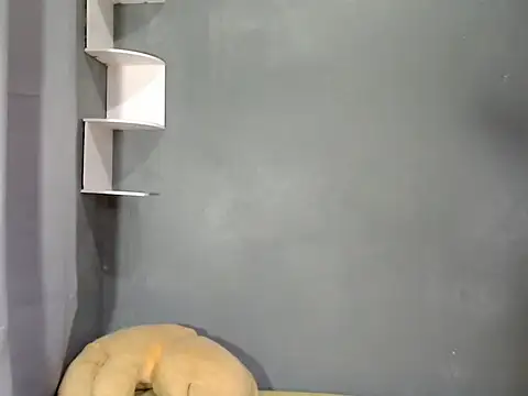 Snapshot of urseductivebarbie_xx chatting on 10.29.25 urseductivebarbie xx online show from 10.29.25