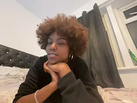 Snapshot of MissAngel-05 chatting on 10.07.25 MissAngel-05 online show from 10.07.25