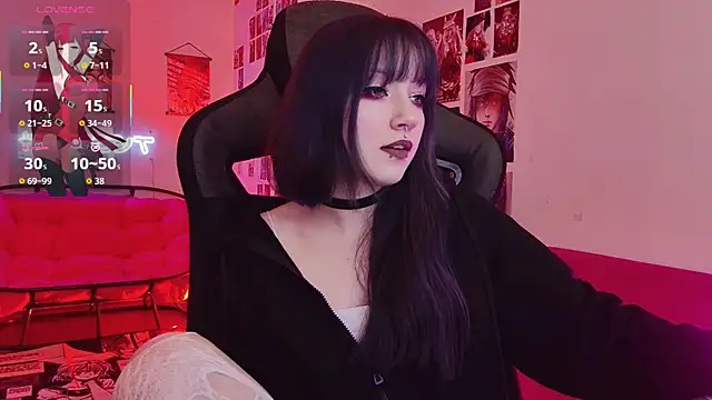 LiliLuna online show from 12.16.25