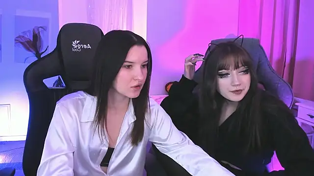 Snapshot of LiliLuna chatting on 02.27.26 LiliLuna online show from 02.27.26