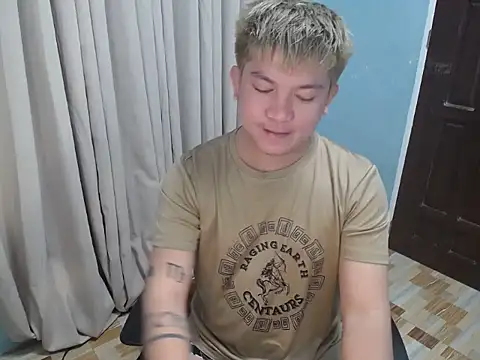 Snapshot of Fuckboii_intown chatting on 12.23.25 Fuckboii intown online show from 12.23.25