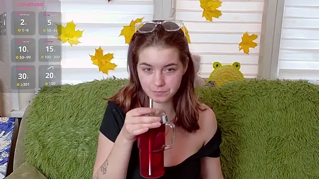 Snapshot of ElzaBlis chatting on 10.29.25 ElzaBlis online show from 10.29.25