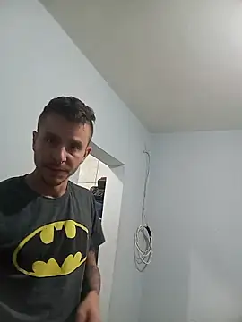 Snapshot of Guto-_- chatting on 12.21.25 Guto- - online show from 12.21.25