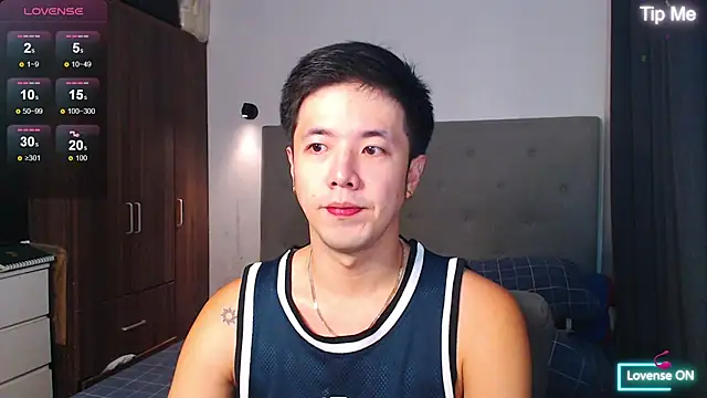 Snapshot of Addictiveboi chatting on 04.19.26 Addictiveboi online show from 04.19.26