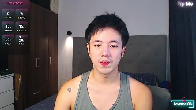 Snapshot of Addictiveboi chatting on 04.23.26 Addictiveboi online show from 04.23.26