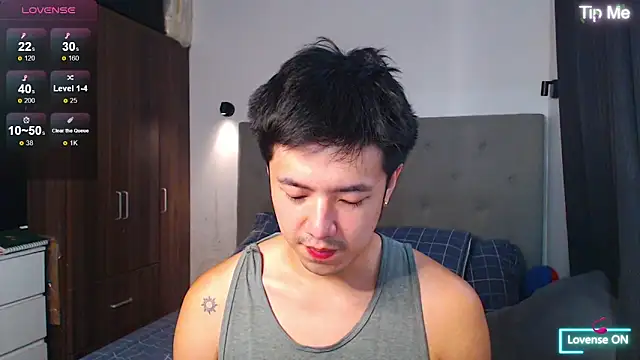 Snapshot of Addictiveboi chatting on 04.24.26 Addictiveboi online show from 04.24.26
