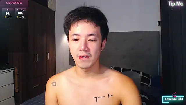 Snapshot of Addictiveboi chatting on 04.25.26 Addictiveboi online show from 04.25.26