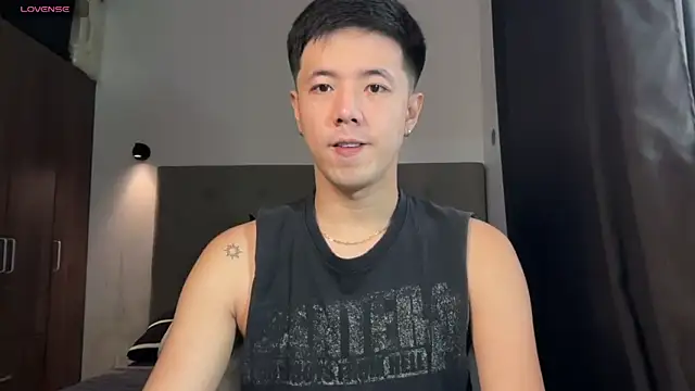 Snapshot of Addictiveboi chatting on 04.30.26 Addictiveboi online show from 04.30.26