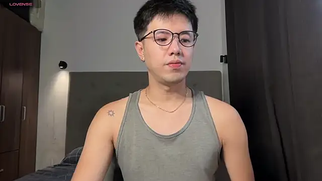Snapshot of Addictiveboi chatting on 05.06.26 Addictiveboi online show from 05.06.26