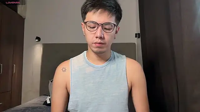 Snapshot of Addictiveboi chatting on 05.07.26 Addictiveboi online show from 05.07.26