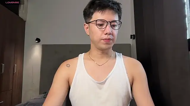 Snapshot of Addictiveboi chatting on 05.08.26 Addictiveboi online show from 05.08.26