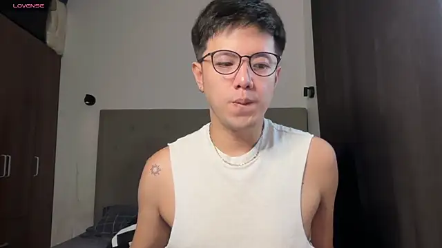 Snapshot of Addictiveboi chatting on 05.09.26 Addictiveboi online show from 05.09.26