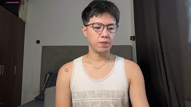 Snapshot of Addictiveboi chatting on 05.10.26 Addictiveboi online show from 05.10.26