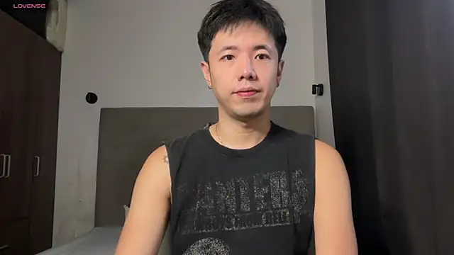 Snapshot of Addictiveboi chatting on 05.13.26 Addictiveboi online show from 05.13.26