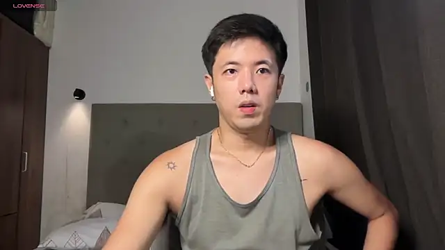 Snapshot of Addictiveboi chatting on 05.16.26 Addictiveboi online show from 05.16.26