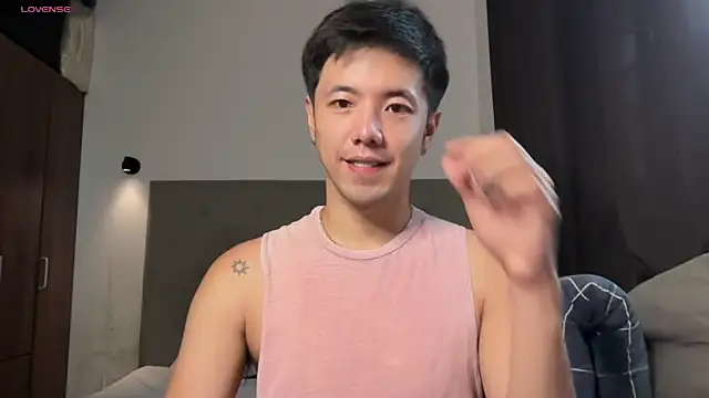 Snapshot of Addictiveboi chatting on 05.17.26 Addictiveboi online show from 05.17.26