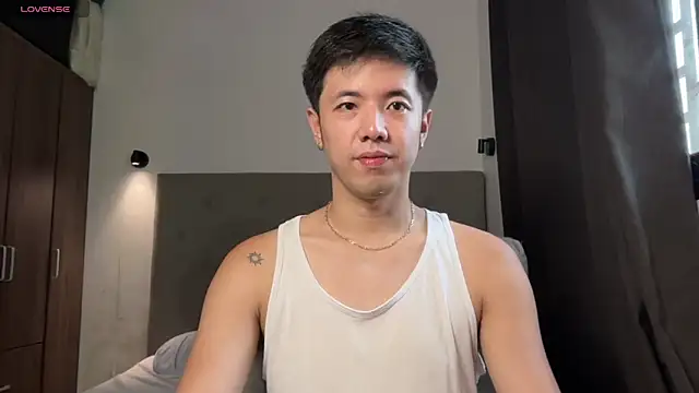 Snapshot of Addictiveboi chatting on 05.20.26 Addictiveboi online show from 05.20.26