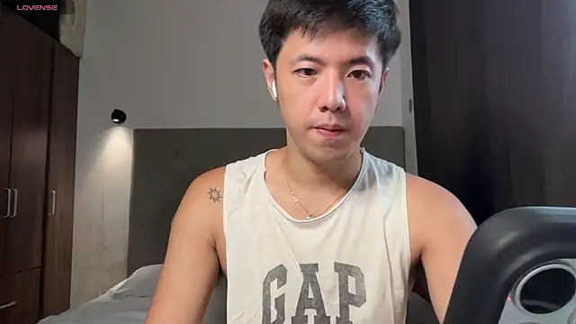 Snapshot of Addictiveboi chatting on 05.24.26 Addictiveboi online show from 05.24.26