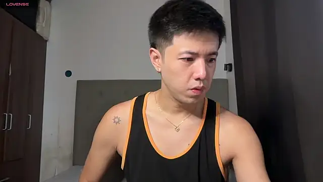 Snapshot of Addictiveboi chatting on 05.26.26 Addictiveboi online show from 05.26.26