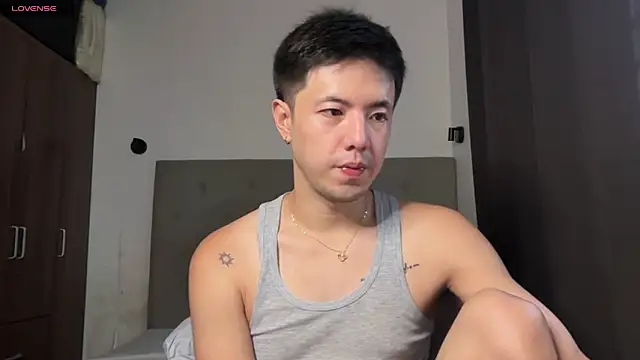 Snapshot of Addictiveboi chatting on 05.27.26 Addictiveboi online show from 05.27.26