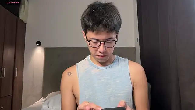 Snapshot of Addictiveboi chatting on 06.03.26 Addictiveboi online show from 06.03.26