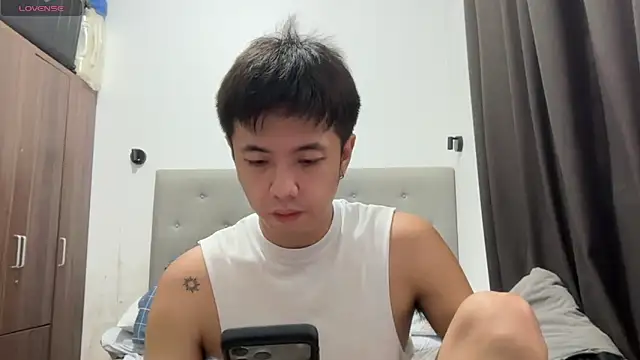 Snapshot of Addictiveboi chatting on 06.08.26 Addictiveboi online show from 06.08.26