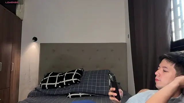 Snapshot of Addictiveboi chatting on 06.12.26 Addictiveboi online show from 06.12.26