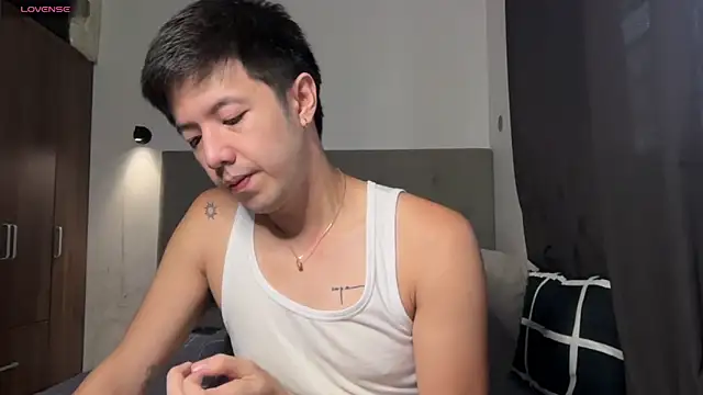 Snapshot of Addictiveboi chatting on 06.17.26 Addictiveboi online show from 06.17.26