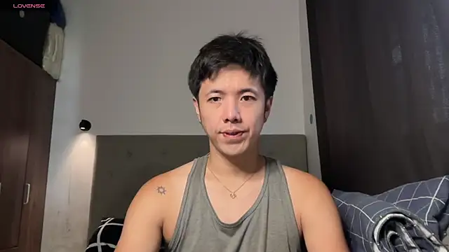 Snapshot of Addictiveboi chatting on 06.21.26 Addictiveboi online show from 06.21.26