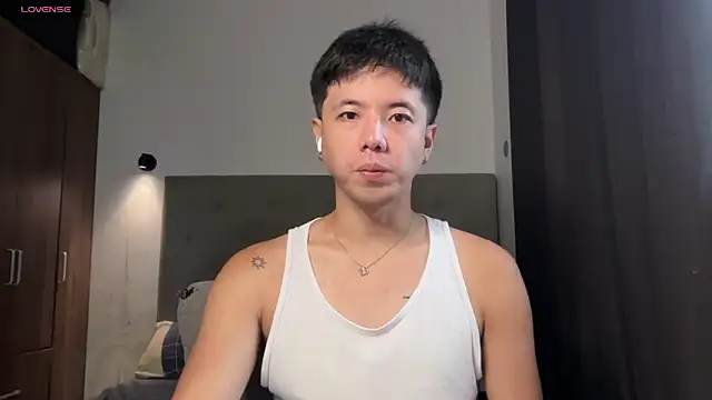 Snapshot of Addictiveboi chatting on 06.26.26 Addictiveboi online show from 06.26.26
