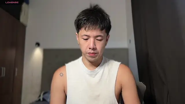 Snapshot of Addictiveboi chatting on 06.30.26 Addictiveboi online show from 06.30.26