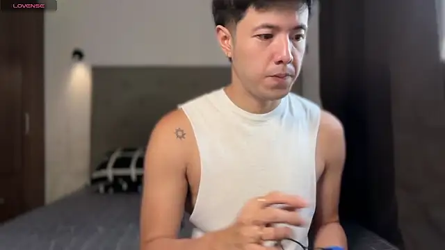 Snapshot of Addictiveboi chatting on 07.07.26 Addictiveboi online show from 07.07.26