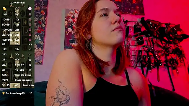Snapshot of the_high_priestess chatting on 05.11.26 the high priestess online show from 05.11.26