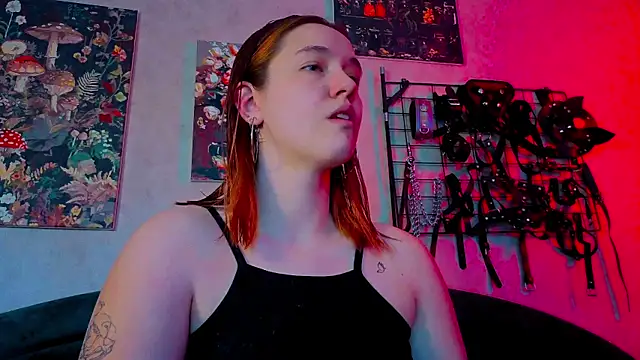 Snapshot of the_high_priestess chatting on 05.18.26 the high priestess online show from 05.18.26