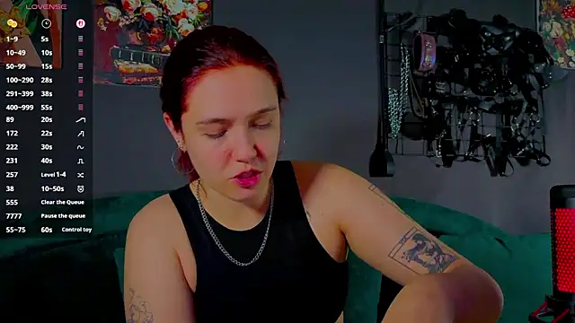 Snapshot of the_high_priestess chatting on 06.08.26 the high priestess online show from 06.08.26