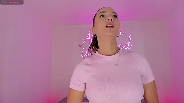 Snapshot of aleksandramiller_ chatting on 09.25.25 aleksandramiller online show from 09.25.25