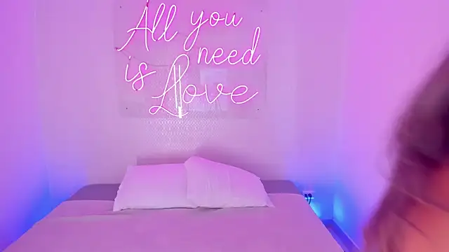 aleksandramiller  online show from 11.18.25