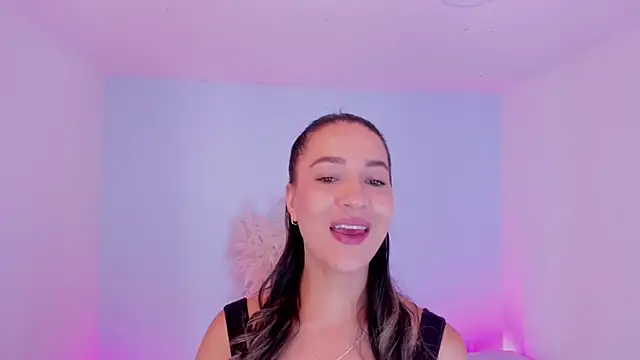 Snapshot of aleksandramiller_ chatting on 06.10.26 aleksandramiller online show from 06.10.26