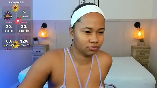 Snapshot of AuroraSky8 chatting on 09.19.25 AuroraSky8 online show from 09.19.25