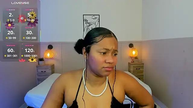 Snapshot of AuroraSky8 chatting on 10.06.25 AuroraSky8 online show from 10.06.25