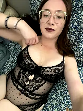 Snapshot of NaughtyNerdyWifey chatting on 11.12.25 NaughtyNerdyWifey online show from 11.12.25