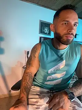 Snapshot of mason_fit chatting on 10.08.25 mason fit online show from 10.08.25