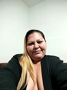 Snapshot of Miasmithr chatting on 10.14.25 Miasmithr online show from 10.14.25