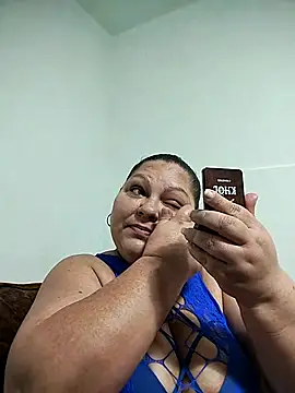Snapshot of Miasmithr chatting on 10.22.25 Miasmithr online show from 10.22.25