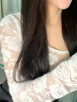 Snapshot of Dior_baby chatting on 09.10.25 Dior baby online show from 09.10.25