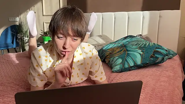 daniellia  online show from 04.20.26