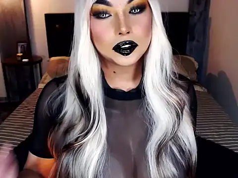 xTrixieMae online show from 04.12.26