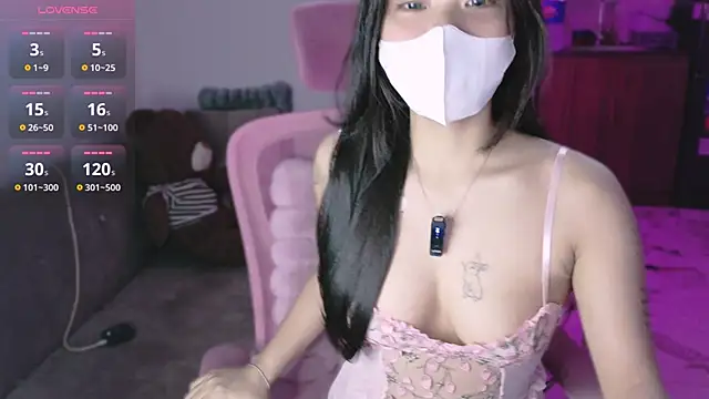 Snapshot of Phuong_Bee chatting on 04.04.26 Phuong Bee online show from 04.04.26