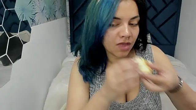 Snapshot of Kiara_Cruz__ chatting on 09.20.25 Kiara Cruz   online show from 09.20.25