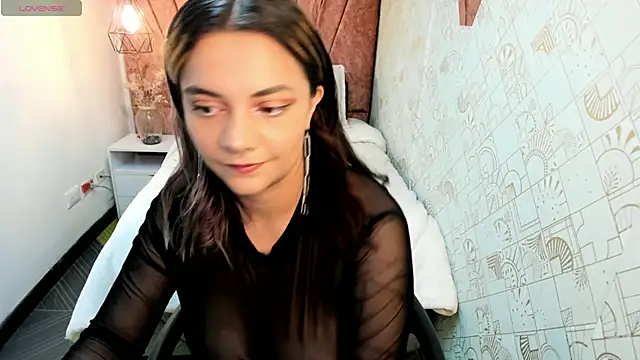 Snapshot of Kiara_Cruz__ chatting on 04.29.26 Kiara Cruz online show from 04.29.26